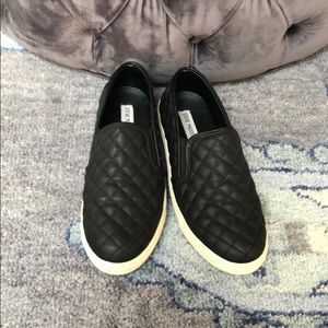 Steve Madden Ecentrcq quilted slip on sneaker